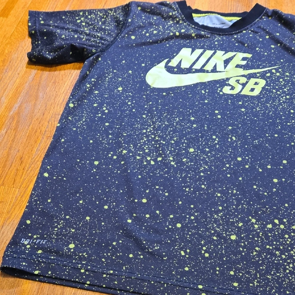 Nike Kids Medium Splatter Black‎ Neon Green Dri-Fit Skateboarding Crew Neck Tee